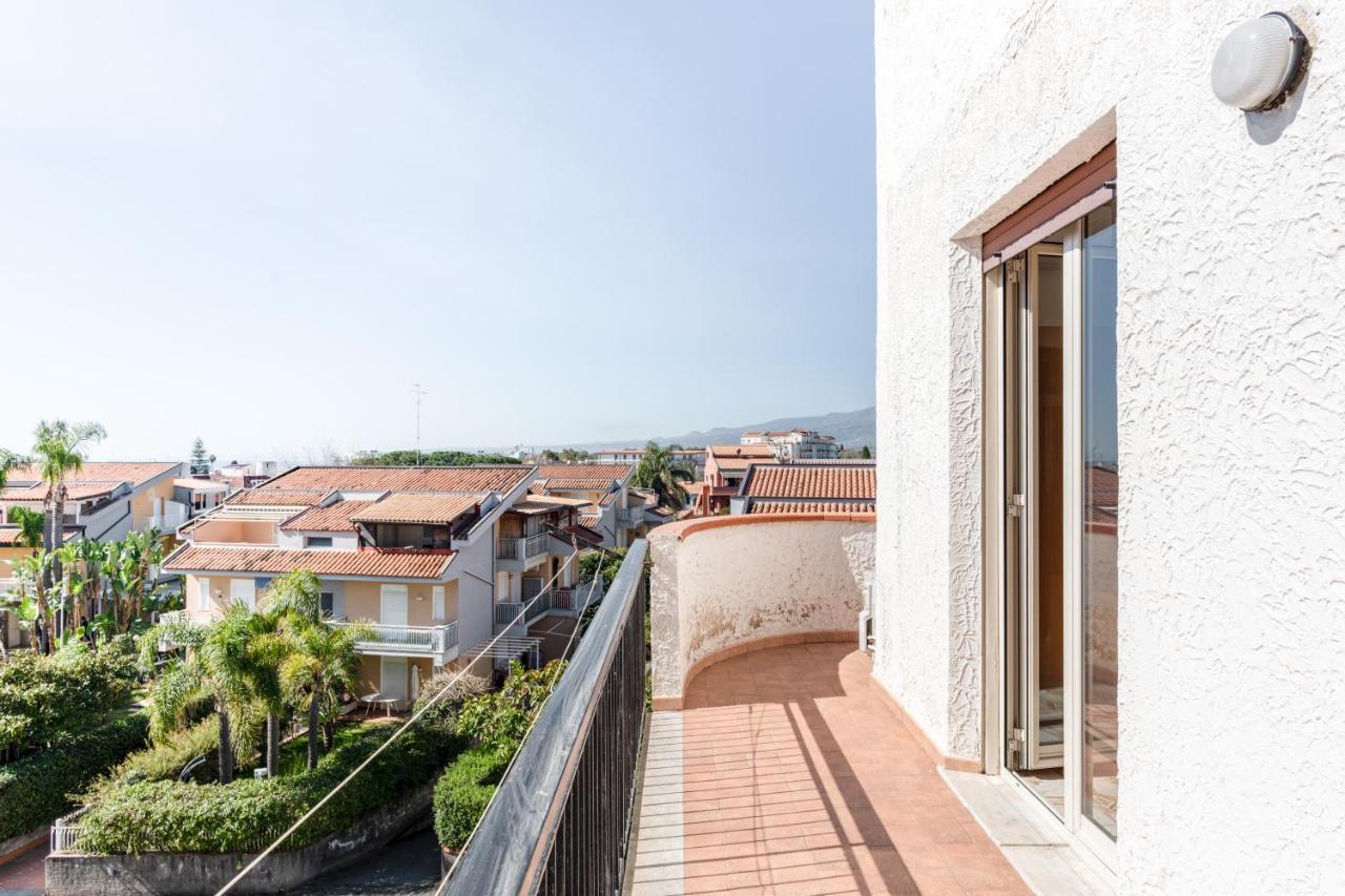 Giardini Naxos Apartment With Terrace Near The Sea Bagian luar foto
